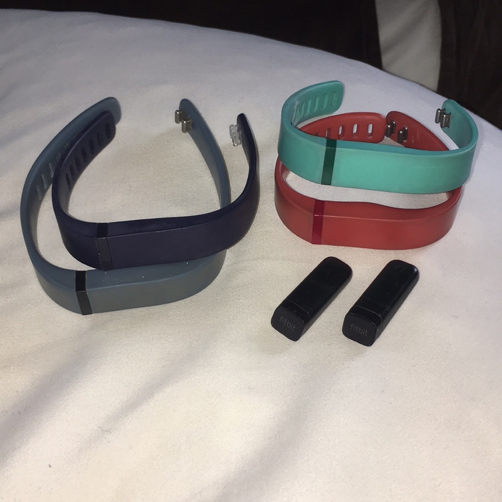 2 Fitbit Flex’s and 1 charger